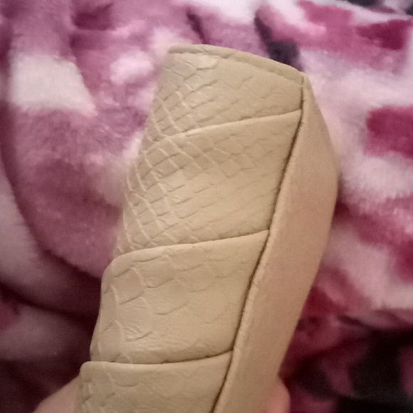 Euc Jessica Simpson tan Wallet clutch - Picture 6 of 6